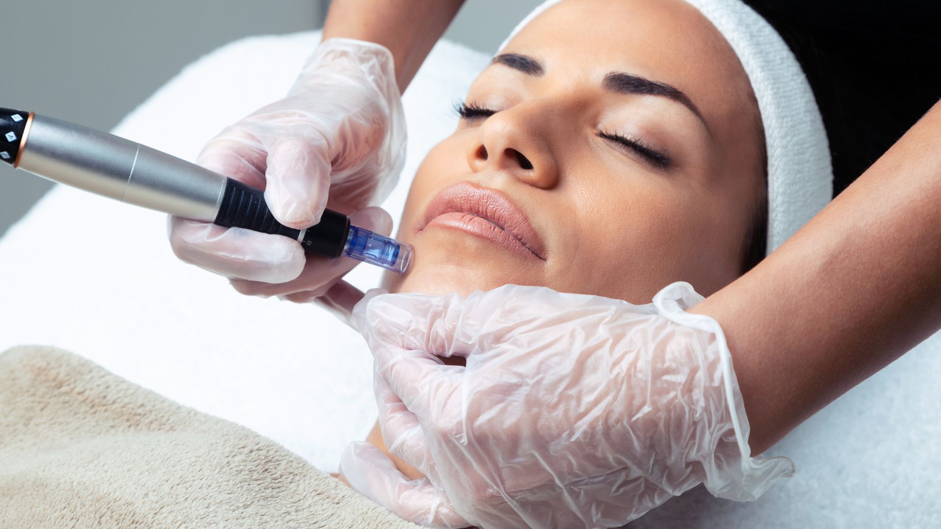 A woman getting a botilage injection from a doctor